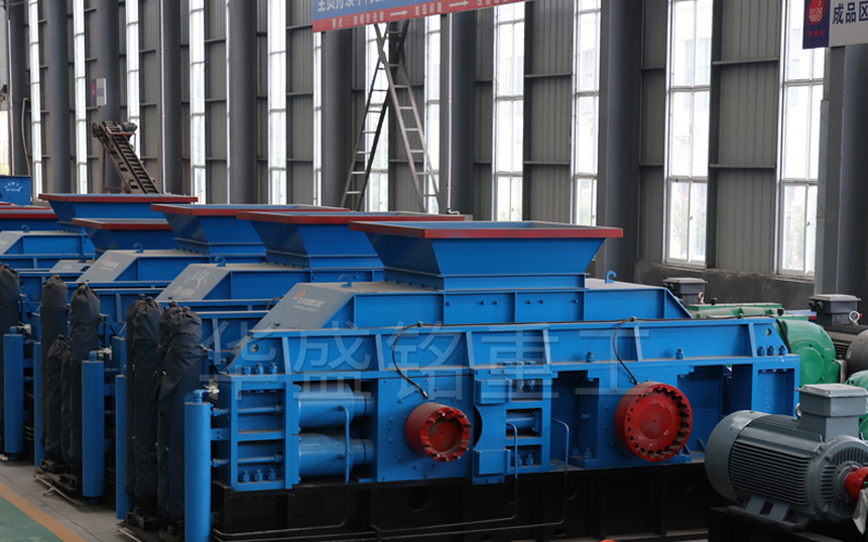 '液壓雙輥式破碎機(jī),液壓雙對(duì)輥破碎機(jī)廠家,全液壓對(duì)輥制砂機(jī)價(jià)格