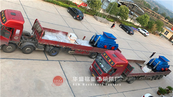 液壓對輥破碎機第四、五臺發(fā)貨現(xiàn)場